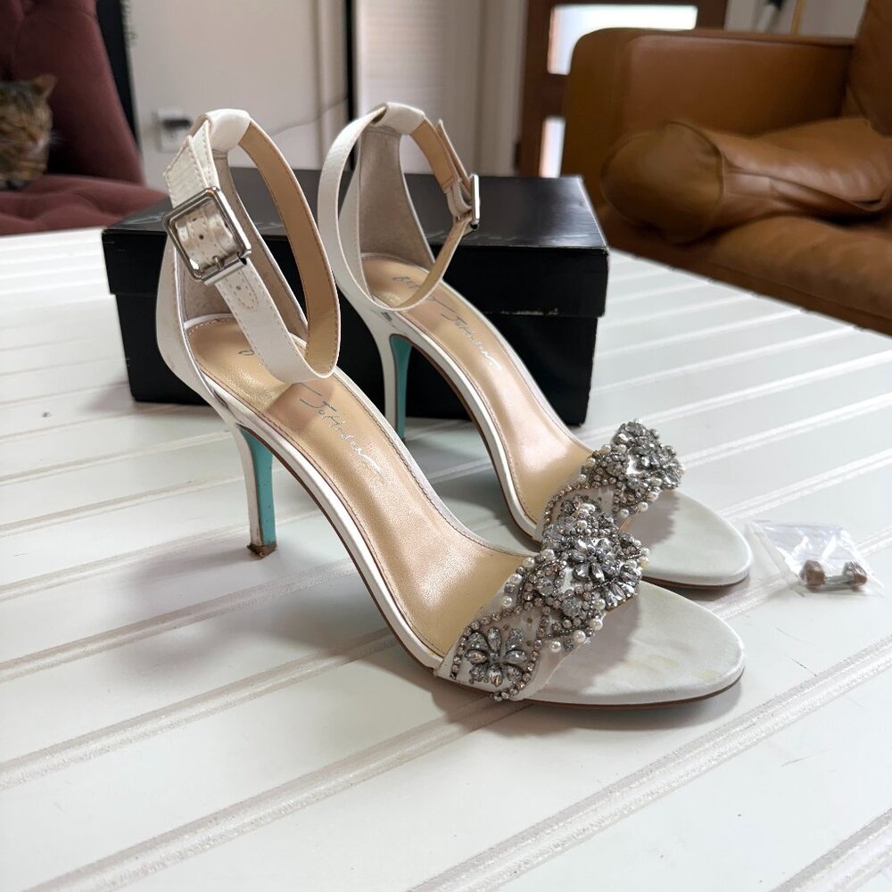 Blue by Betsey Johnson SB Erin Jeweled Ankle Strap Heels Ivory Size 9